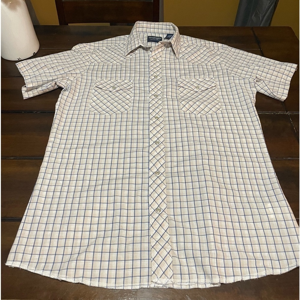 Wrangler Men’s Large Crème, White Blue Striped Short Sleeved Button Down Shirt